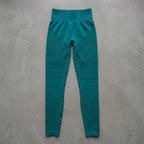 color:turquoise